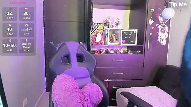 Snapshot of Emilytafur chatting on 10-10-25, 08:08 Emilytafur online show from 10-10-25, 08:08