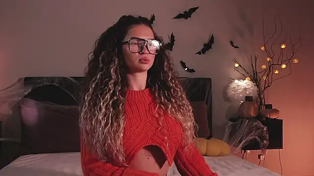 Snapshot of Denise_Garciia chatting on 10-31-25, 12:28 Denise Garciia online show from 10-31-25, 12:28