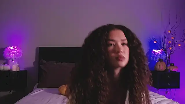 Snapshot of Denise_Garciia chatting on 11-14-25, 01:21 Denise Garciia online show from 11-14-25, 01:21