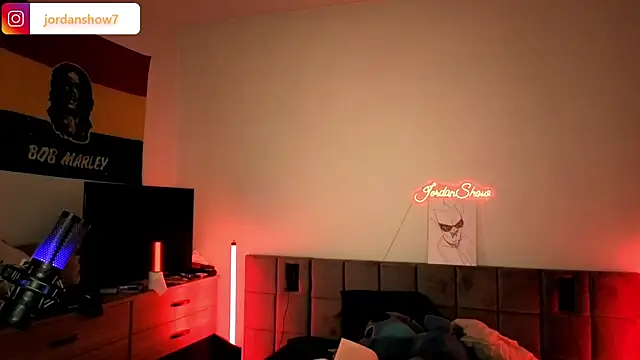 Snapshot of JordanShow chatting on 12-18-25, 05:41 JordanShow online show from 12-18-25, 05:41