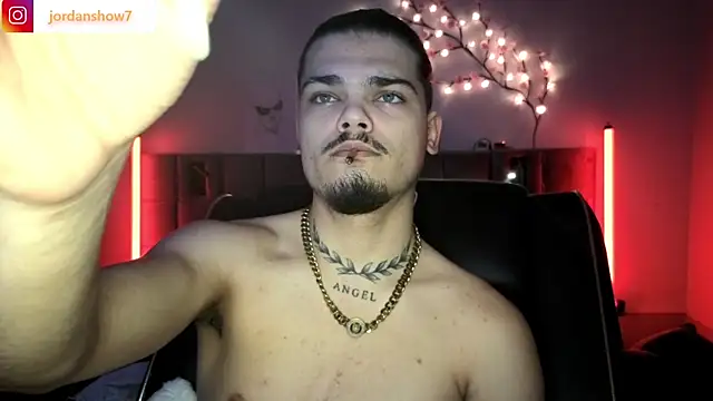 Snapshot of JordanShow chatting on 01-07-26, 02:19 JordanShow online show from 01-07-26, 02:19