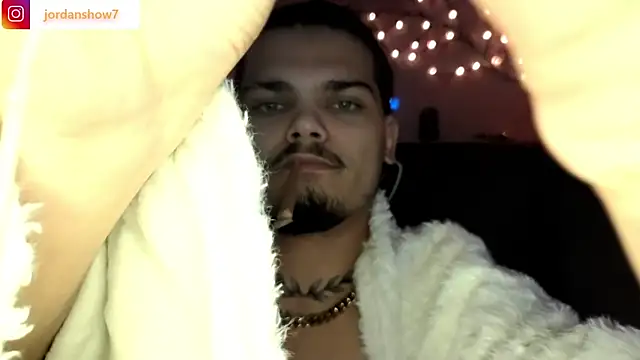 Snapshot of JordanShow chatting on 01-08-26, 02:30 JordanShow online show from 01-08-26, 02:30