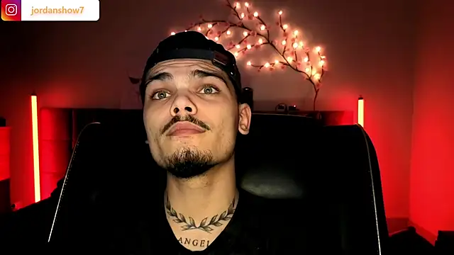 Snapshot of JordanShow chatting on 01-09-26, 02:36 JordanShow online show from 01-09-26, 02:36