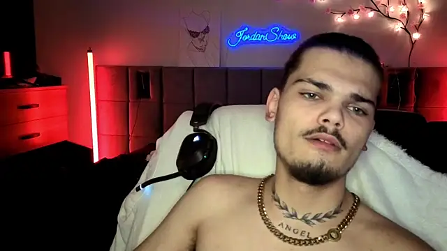 Snapshot of JordanShow chatting on 01-14-26, 02:50 JordanShow online show from 01-14-26, 02:50