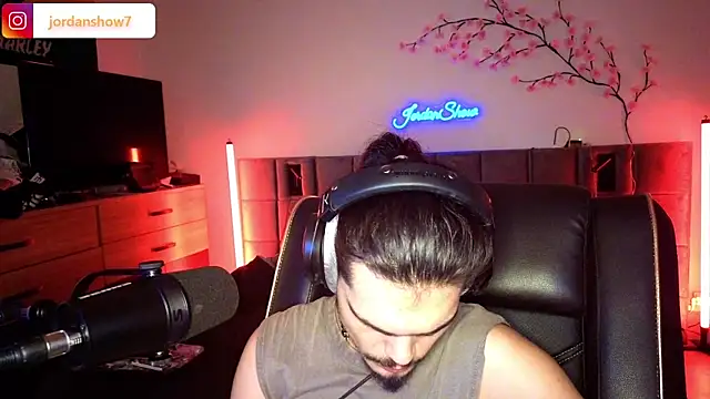 Snapshot of JordanShow chatting on 02-06-26, 10:13 JordanShow online show from 02-06-26, 10:13