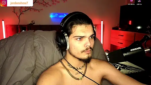 Snapshot of JordanShow chatting on 02-10-26, 06:45 JordanShow online show from 02-10-26, 06:45