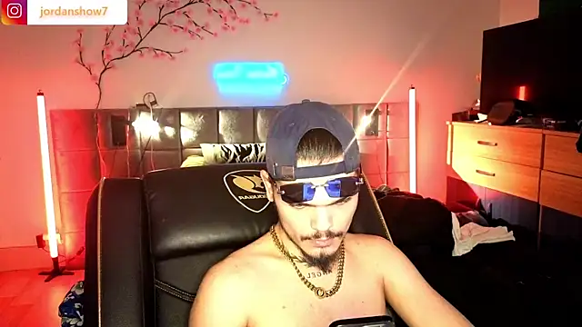 Snapshot of JordanShow chatting on 02-16-26, 04:08 JordanShow online show from 02-16-26, 04:08