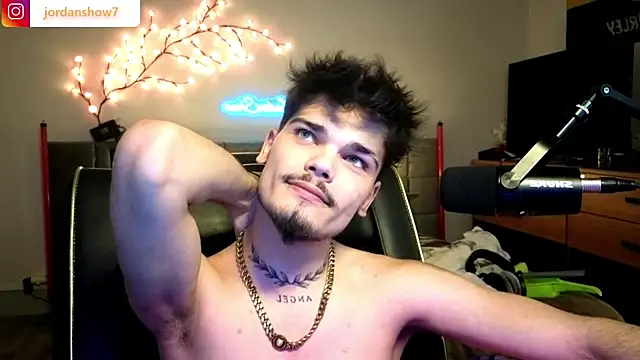 Snapshot of JordanShow chatting on 02-25-26, 07:56 JordanShow online show from 02-25-26, 07:56