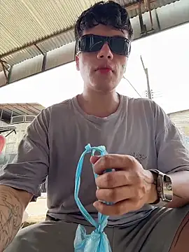 Logan smith1 online show from 11-10-25, 04:17