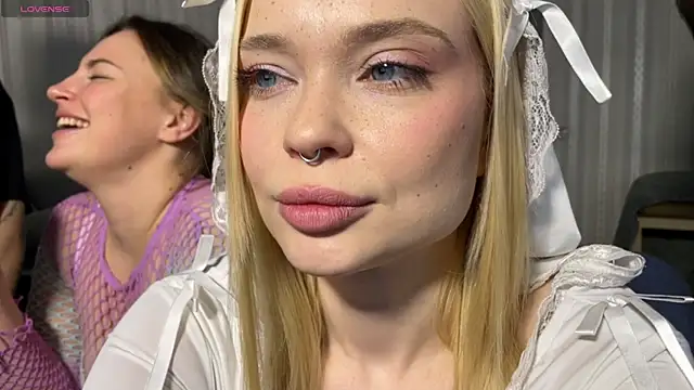 Snapshot of dollfromvenus chatting on 02-15-26, 11:23 dollfromvenus online show from 02-15-26, 11:23