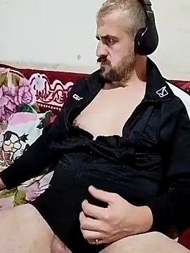 Snapshot of GrofLicno chatting on 01-02-25, 08:13 GrofLicno online show from 01-02-25, 08:13