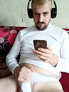 Snapshot of GrofLicno chatting on 01-05-25, 12:21 GrofLicno online show from 01-05-25, 12:21