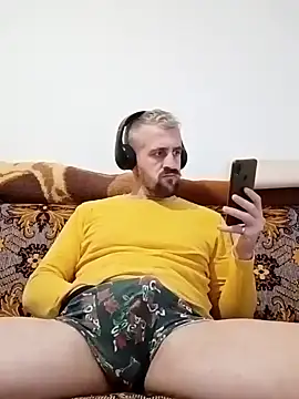 Snapshot of GrofLicno chatting on 01-10-25, 04:51 GrofLicno online show from 01-10-25, 04:51