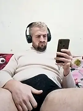 Snapshot of GrofLicno chatting on 01-18-25, 02:33 GrofLicno online show from 01-18-25, 02:33