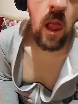 Snapshot of GrofLicno chatting on 02-21-25, 09:32 GrofLicno online show from 02-21-25, 09:32