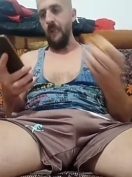 Snapshot of GrofLicno chatting on 10-26-25, 03:40 GrofLicno online show from 10-26-25, 03:40