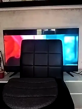 Snapshot of GrofLicno chatting on 11-18-25, 10:52 GrofLicno online show from 11-18-25, 10:52