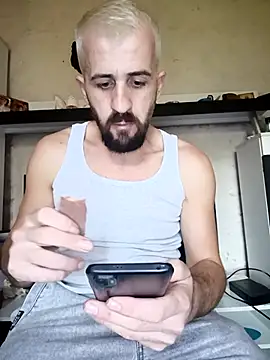 Snapshot of GrofLicno chatting on 12-15-25, 12:53 GrofLicno online show from 12-15-25, 12:53