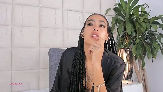 Nia Bunny online show from 12-30-24, 06:16