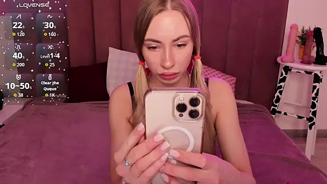 Diana Garrett online show from 04-12-26, 01:43