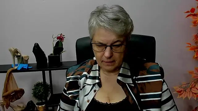 IrisDream online show from 12-17-24, 07:18