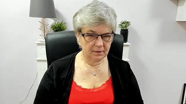 Snapshot of IrisDream chatting on 04-24-26, 06:05 IrisDream online show from 04-24-26, 06:05
