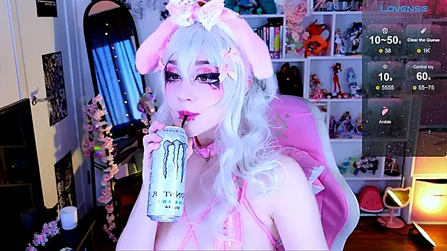 Snapshot of Aki__Ra chatting on 02-15-26, 02:14 Aki Ra online show from 02-15-26, 02:14