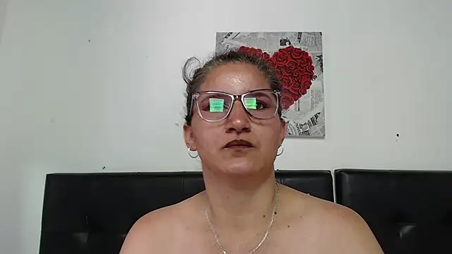 Snapshot of Angelinna_Milf chatting on 10-14-25, 07:25 Angelinna Milf online show from 10-14-25, 07:25