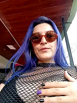 Snapshot of sophie_banger chatting on 12-13-24, 08:04 sophie banger online show from 12-13-24, 08:04