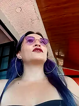 Snapshot of sophie_banger chatting on 01-30-25, 05:28 sophie banger online show from 01-30-25, 05:28