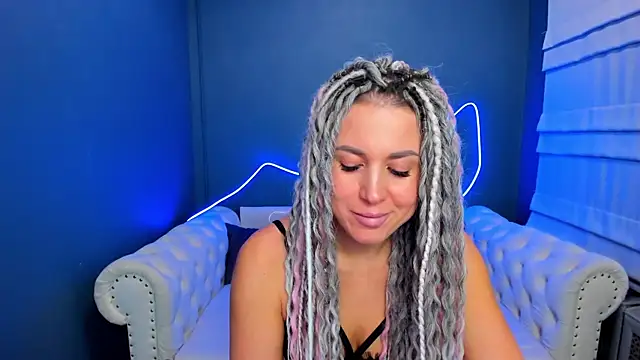 Snapshot of rock_n_roxy chatting on 01-11-26, 01:21 rock n roxy online show from 01-11-26, 01:21