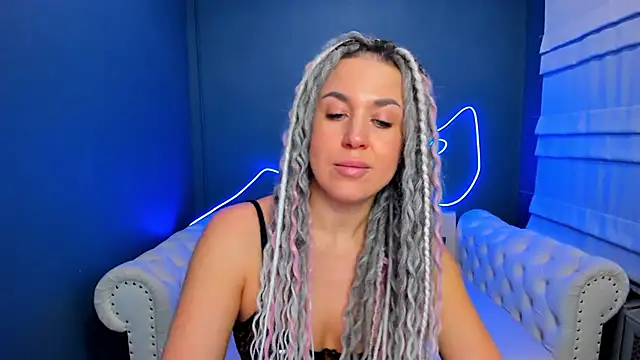 Snapshot of rock_n_roxy chatting on 01-15-26, 01:21 rock n roxy online show from 01-15-26, 01:21