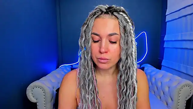 Snapshot of rock_n_roxy chatting on 02-04-26, 01:22 rock n roxy online show from 02-04-26, 01:22