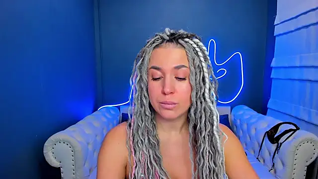 Snapshot of rock_n_roxy chatting on 02-05-26, 01:10 rock n roxy online show from 02-05-26, 01:10