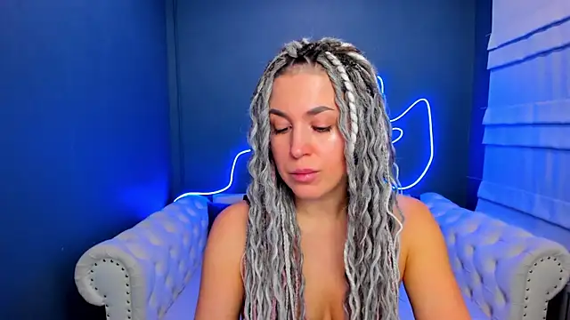 Snapshot of rock_n_roxy chatting on 02-11-26, 01:21 rock n roxy online show from 02-11-26, 01:21