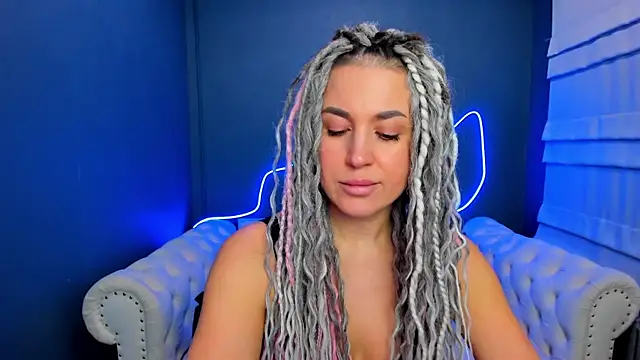 Snapshot of rock_n_roxy chatting on 02-12-26, 01:33 rock n roxy online show from 02-12-26, 01:33