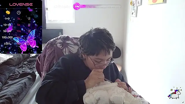 TRIXIE TANG28 online show from 11-16-25, 06:02