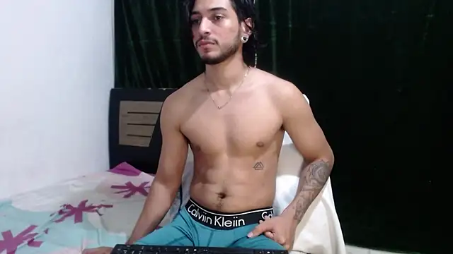 Snapshot of maxximus_100 chatting on 12-21-24, 05:25 maxximus 100 online show from 12-21-24, 05:25