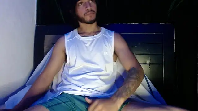 Snapshot of maxximus_100 chatting on 12-29-24, 05:42 maxximus 100 online show from 12-29-24, 05:42