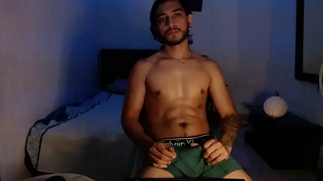 Snapshot of maxximus_100 chatting on 01-28-25, 08:25 maxximus 100 online show from 01-28-25, 08:25