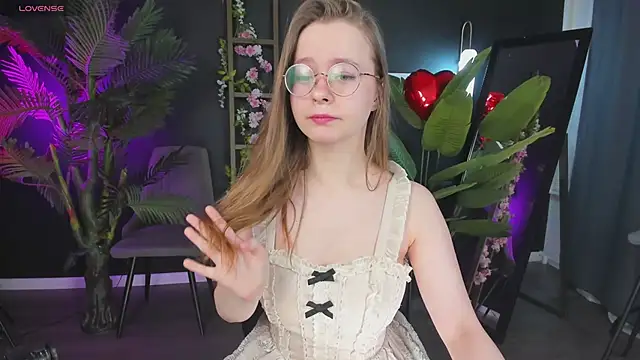 Snapshot of CassieCool chatting on 02-15-25, 09:26 CassieCool online show from 02-15-25, 09:26