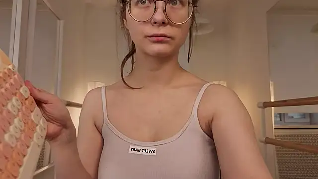 Snapshot of CassieCool chatting on 10-16-25, 12:17 CassieCool online show from 10-16-25, 12:17