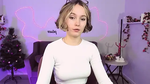 Snapshot of BritnieCute chatting on 12-10-24, 11:32 BritnieCute online show from 12-10-24, 11:32