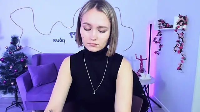 Snapshot of BritnieCute chatting on 12-18-24, 05:26 BritnieCute online show from 12-18-24, 05:26