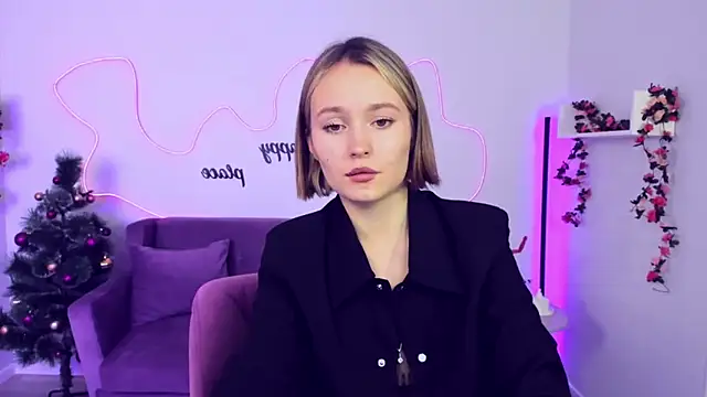 Snapshot of BritnieCute chatting on 12-20-24, 08:28 BritnieCute online show from 12-20-24, 08:28