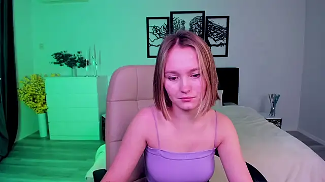 Snapshot of BritnieCute chatting on 01-29-25, 07:04 BritnieCute online show from 01-29-25, 07:04