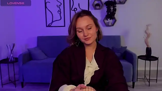 Snapshot of BritnieCute chatting on 09-29-25, 07:13 BritnieCute online show from 09-29-25, 07:13