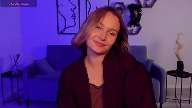 Snapshot of BritnieCute chatting on 10-06-25, 05:27 BritnieCute online show from 10-06-25, 05:27