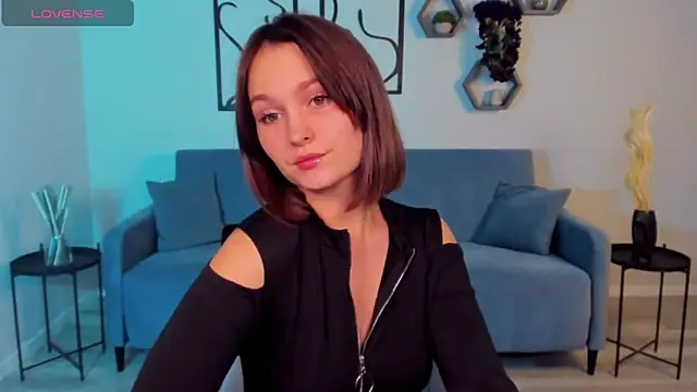 Snapshot of BritnieCute chatting on 11-18-25, 05:01 BritnieCute online show from 11-18-25, 05:01