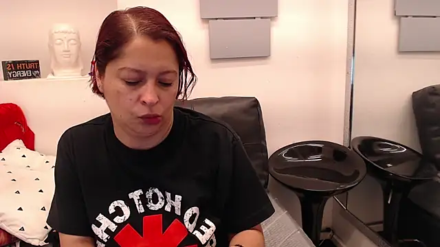 Snapshot of eva_twiss chatting on 06-09-26, 11:33 eva twiss online show from 06-09-26, 11:33